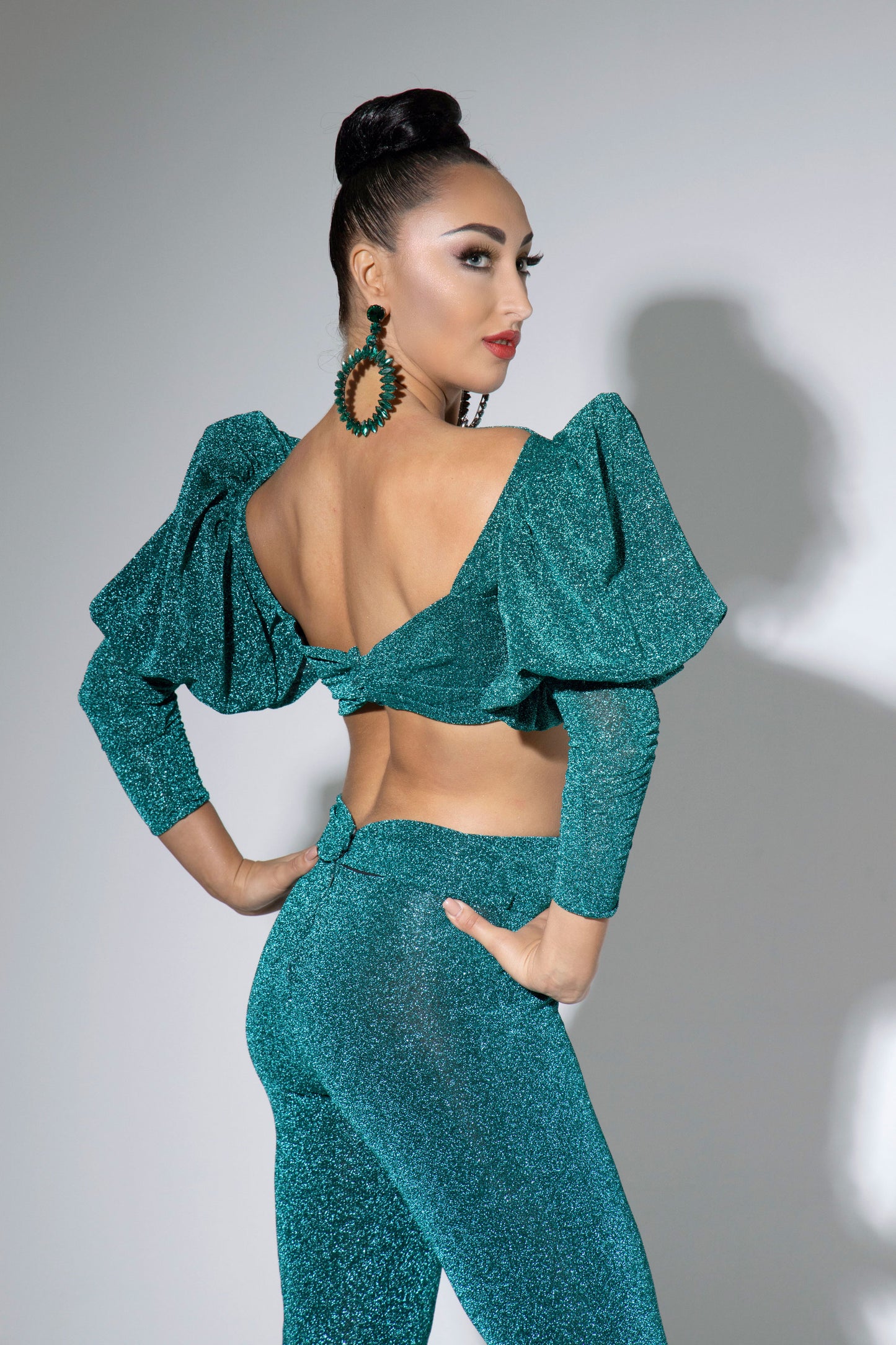 Volume Shoulder Long Sleeves Crop Top