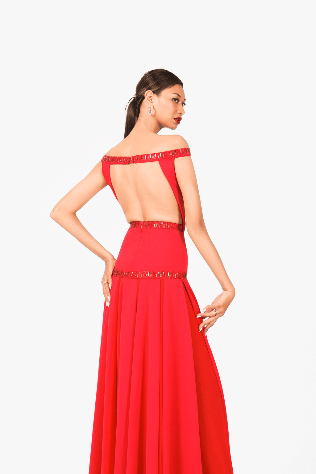 Shoulder Baring Crystal Edge Evening Dress