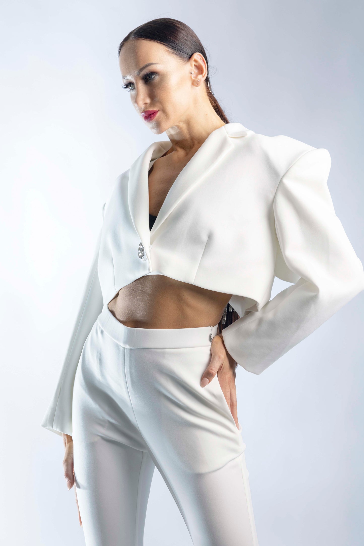 Long Sleeves Short Blazer with Trims at back