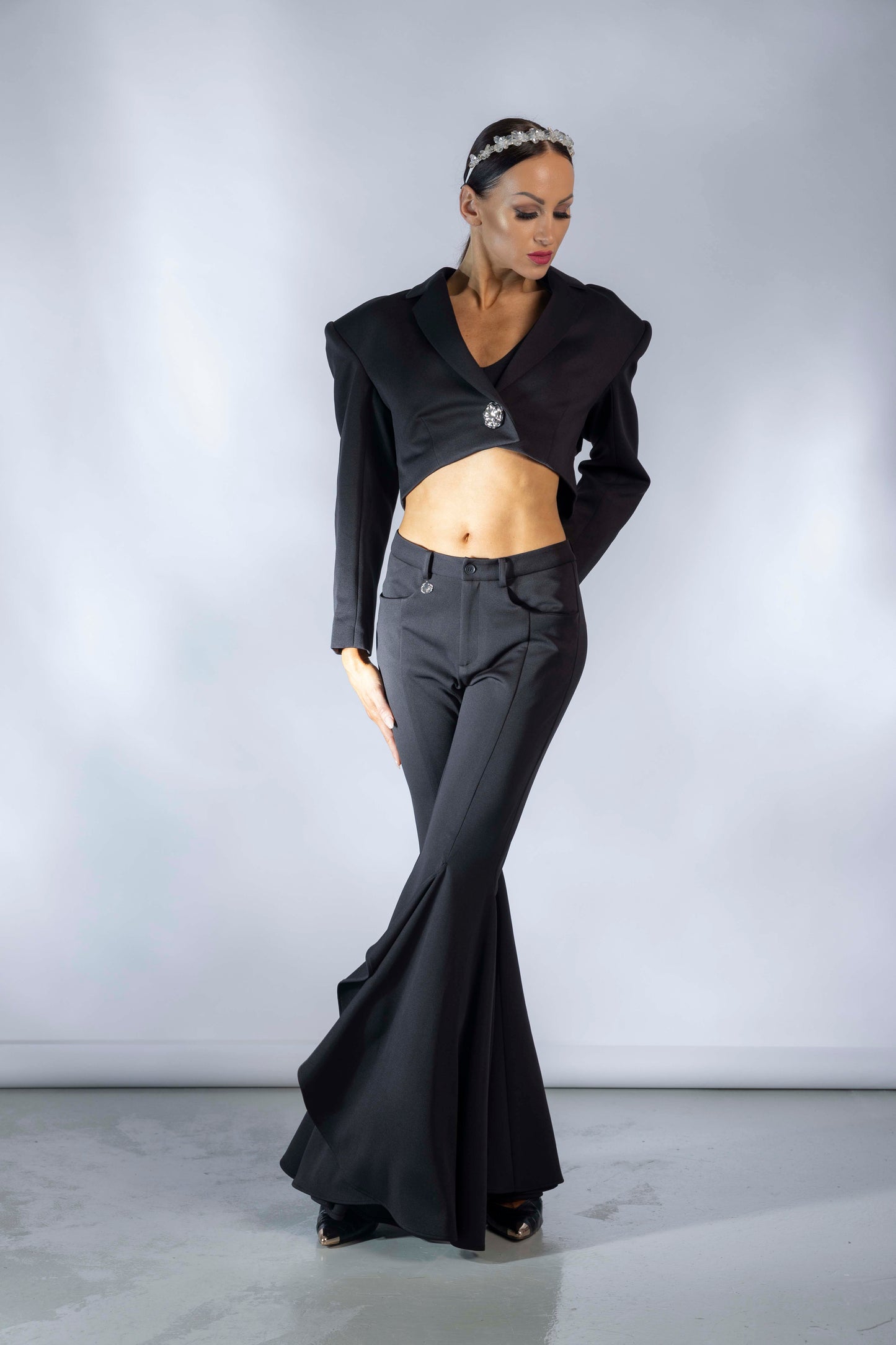 Long Sleeves Short Blazer with Trims at back